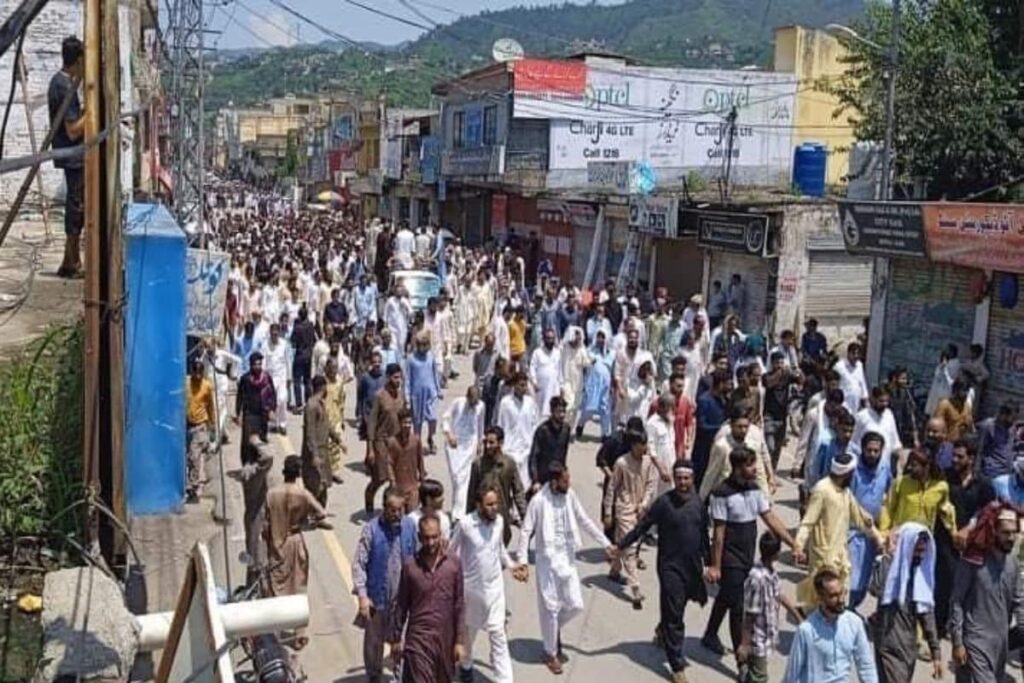 TTP Militants Attack Security Convoy in Northwest Pakistan; Kill 6 Soldiers