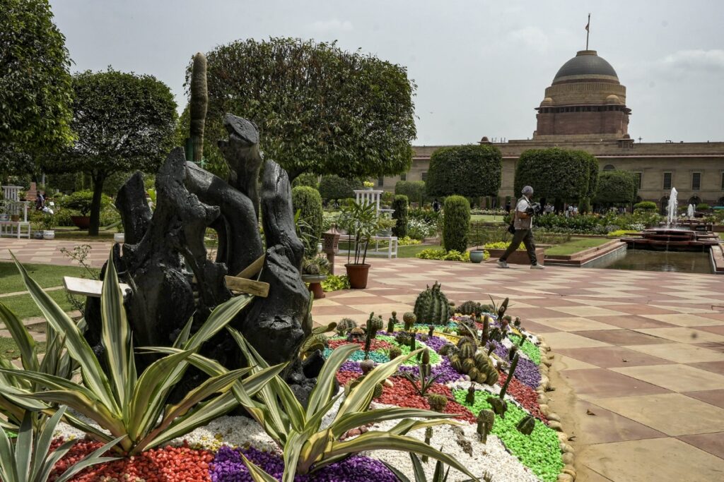 Rashtrapati Bhavan Asks All to Visit Amrit Udyan as it Reopens for Public