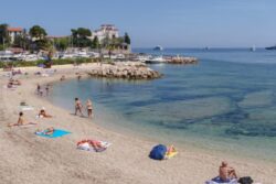 Don't Dip Your Food in Seawater Just Because Some Influencers Are Doing It