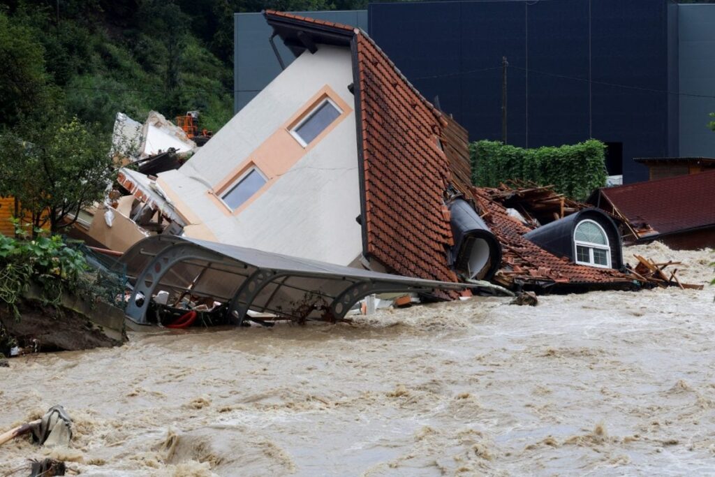 Extreme Weather in Europe: Death Toll Climbs to Six in Slovenia Floods