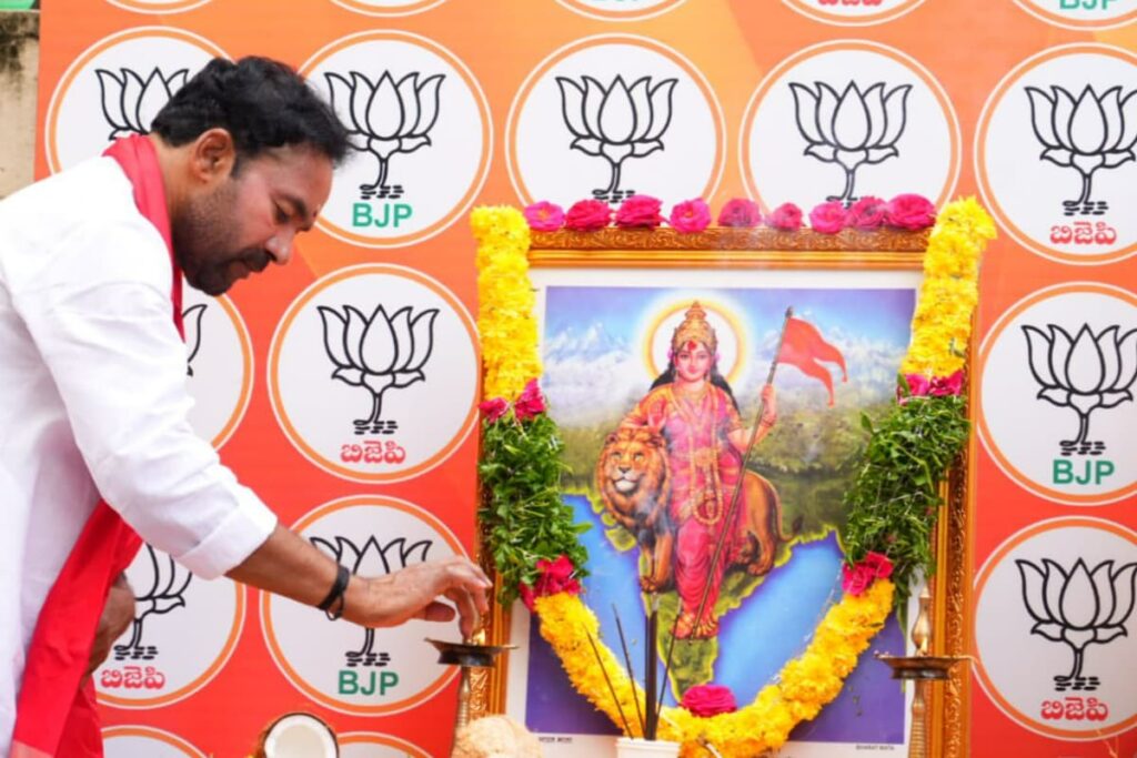 Telangana BJP Chief Homes In on KCR Govt's 'Unkept Promise' of Housing for Poor