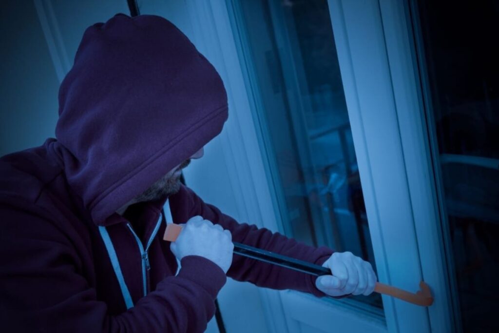 Thief Lingers to Draw on Walls of House He Broke into, Gets Caught