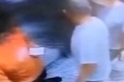 Sudden Elevator Plunge Sends Passengers Flying into Ceiling, CCTV Footage From China Goes Viral