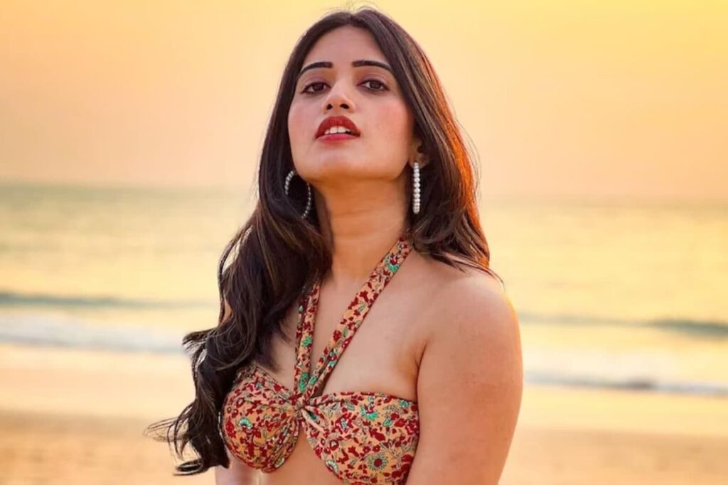 Actress Sravanthi Chokkarapu Looks Stunning In Her Beach Look