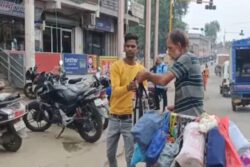 This Madhya Pradesh Man Delivers 150 Tiffin Boxes On Cycle Every Day And All On Time