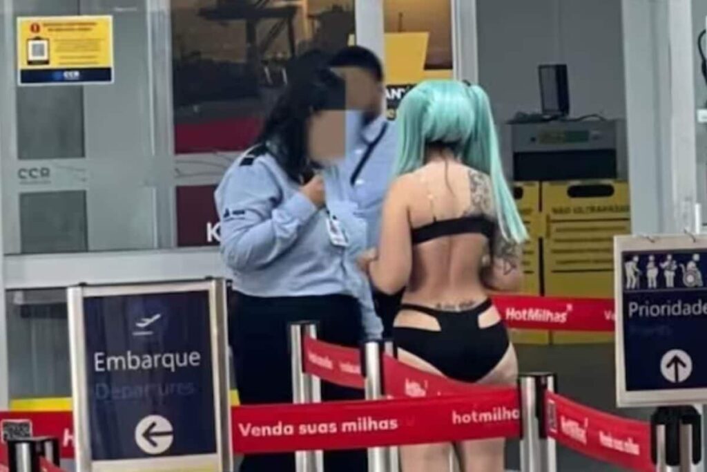 ‘Inappropriate Outfit’: Airline's Reason To Stop Influencer From Boarding Flight