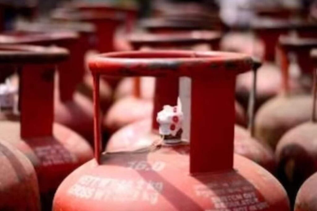 News18 Evening Digest: LPG Cylinder Prices Slashes by Rs 200 And Other Top Stories