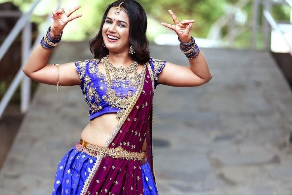 Bigg Boss Telugu Fame Ariyana Glory Slays Traditional Look In Blue Lehenga