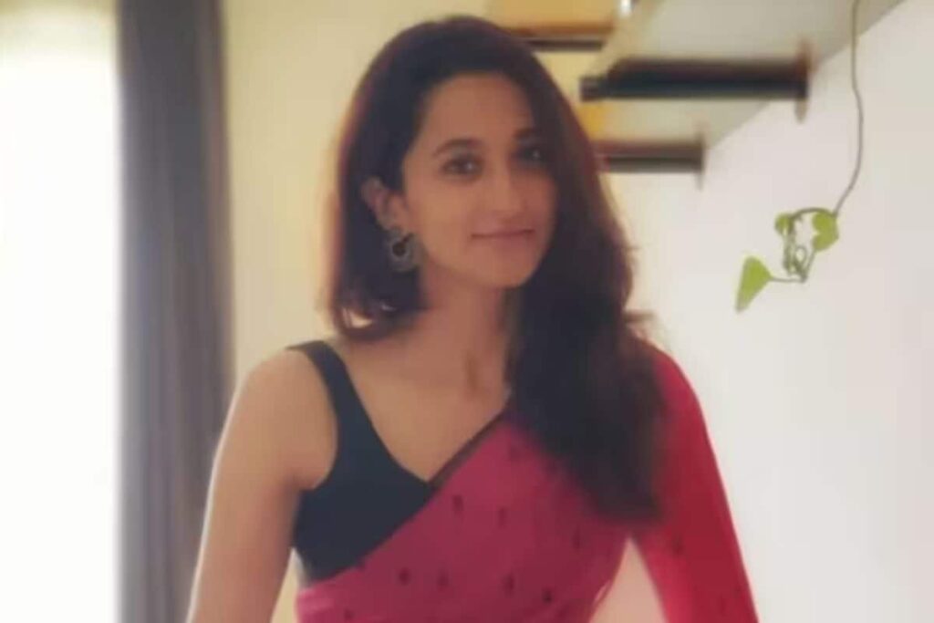 Radhika Narayan Looks Ravishing In A Magenta Printed Saree