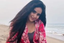 Tamil TV Actress Kanmani Manoharan Looks Stunning In Pink Floral Outfit On The Beach