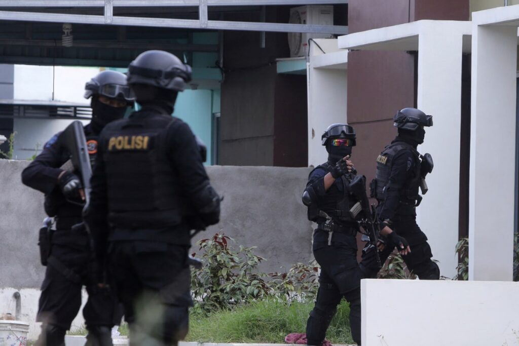 88 Chinese Nationals Arrested in Indonesia Over Online Love Scams