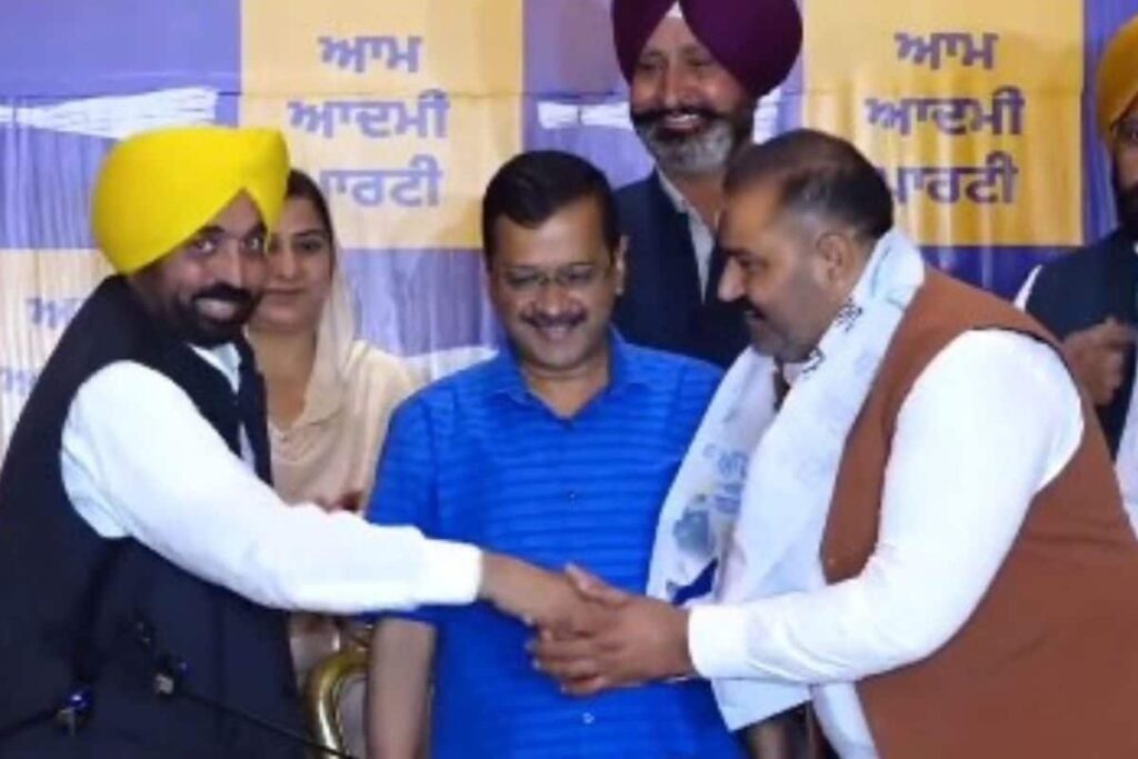 AAP MP Sushil Kumar Rinku Comes to Parliament in Chains to Protest His Suspension