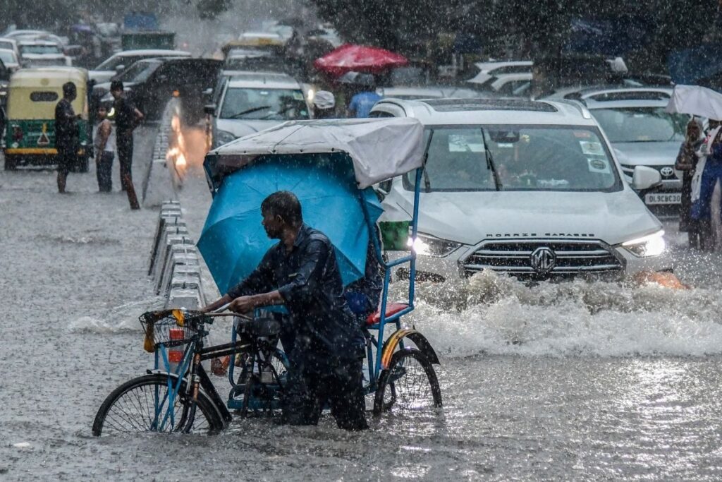 Monsoon Updates: Waterlogging In Parts of Delhi-NCR After Early Morning Rain; More Showers Likely Mumbai, MP | IMD Forecast