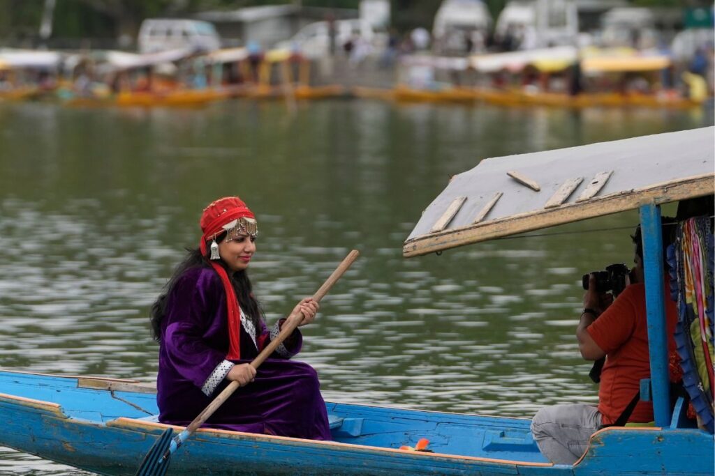 J&K After Abrogation of Art 370: Peace and Tourism Go Hand in Hand, Visitor Footfall Set to Break 2022 Record