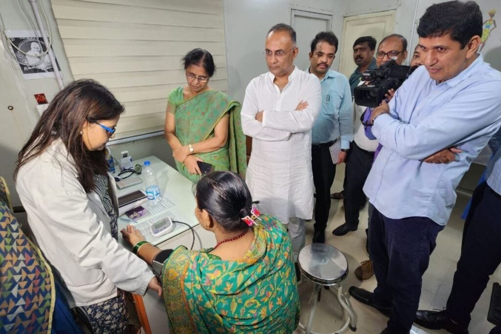 'Overhyped': K'taka Minister's U-turn on Delhi Mohalla Clinic After First Showering Praise on AAP