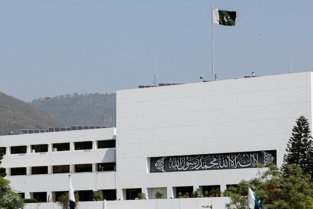 Pakistan's Prez Dissolves Parliament, Paving Way for Caretaker Govt, Polls Without Imran Khan