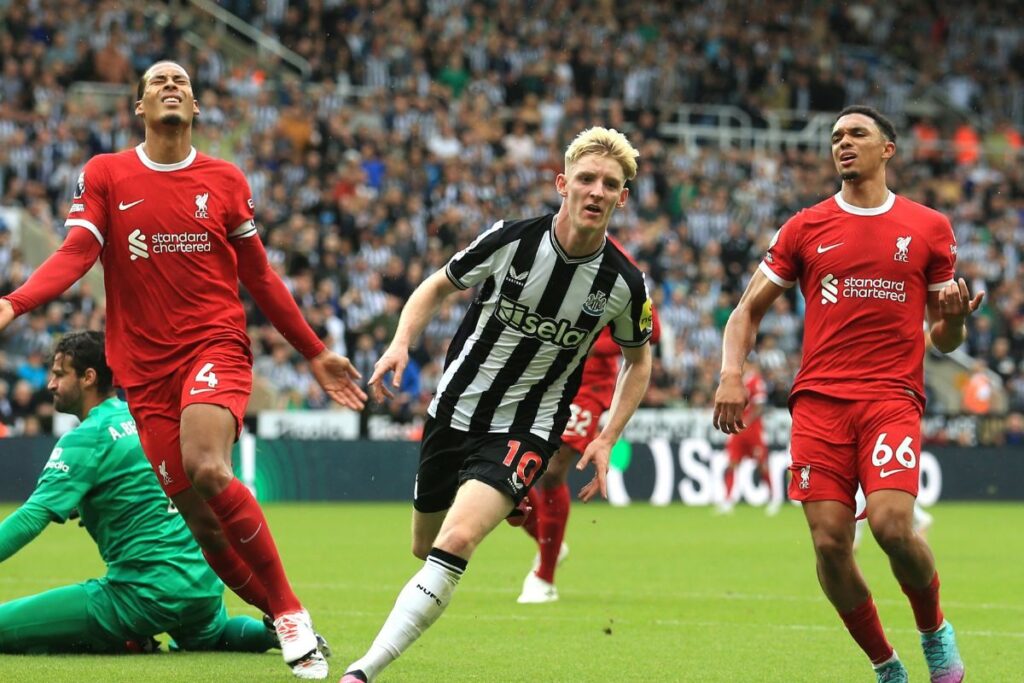 Klopp's Liverpool in a Mess After Alexander-Arnold Blunder and Van Djik's Red Card