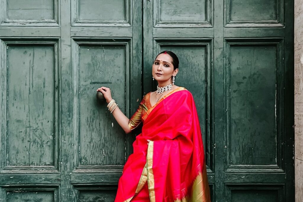 Woman Rules The Streets Of Rome In Classic Pink Saree