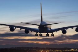 Flight With 270 Passengers Descends 28,000 Feet In 10 Minutes; Know What Happened