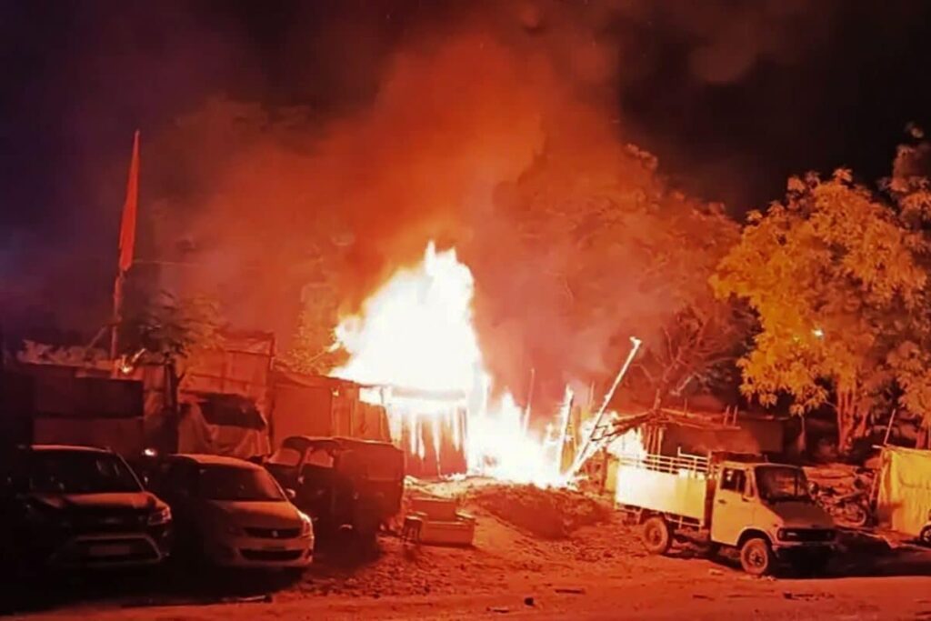 Five Huts Gutted in Fire at Mumbai's Kurla; Another Blaze Erupts in Building in Same Area, Nobody Injured