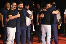 Sunny Deol Hugs Aamir Khan In Rare Joint Appearance With Him 22 Years After Gadar-Lagaan Clash