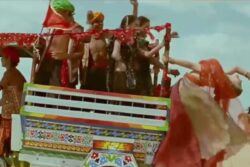 'Aishwarya in HDDCS, SRK in DDLJ': Movie Buffs List Best Intro Scenes of Actors in Bollywood Films