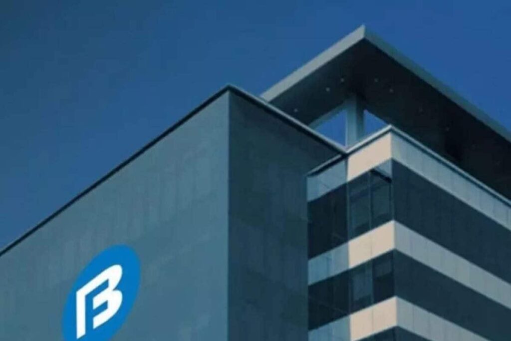 Bajaj Finance Rises 4% On Fund Raise Reports; Should You Invest Or Avoid?