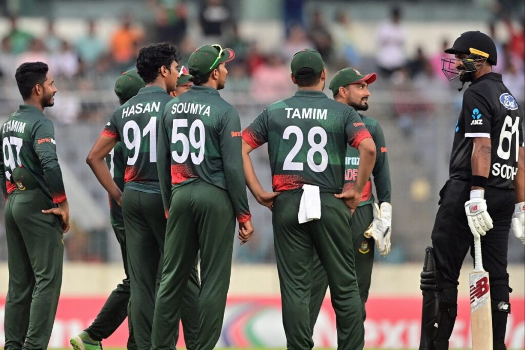 WATCH: Ish Sodhi Called Back by Bangladesh Skipper After Hasan Mahmud Executes Non-striker Run-out in 2nd ODI