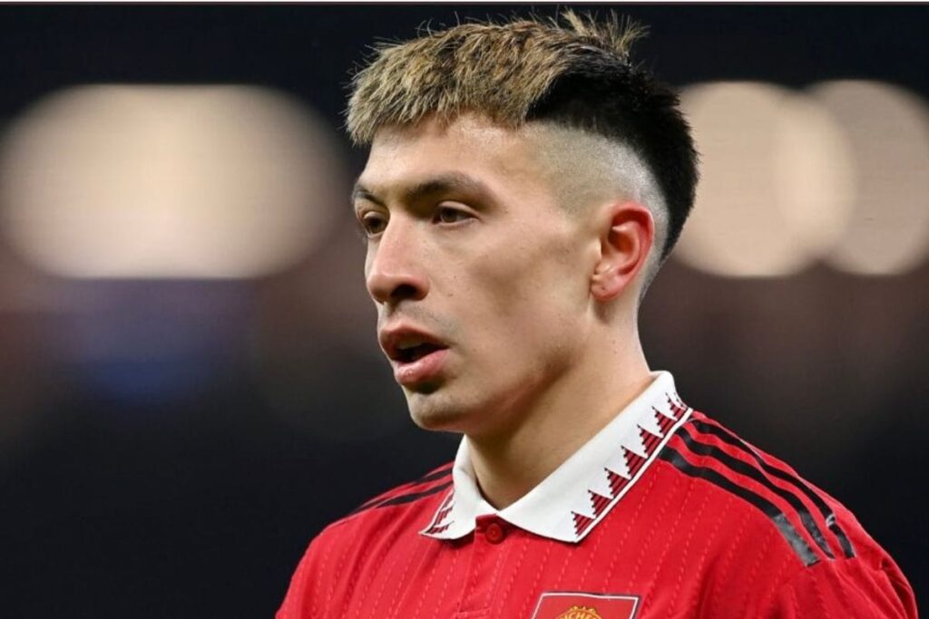 Manchester United's Lisandro Martinez Set to be Out For an 'Extended Period' After Aggravating His Foot Injury