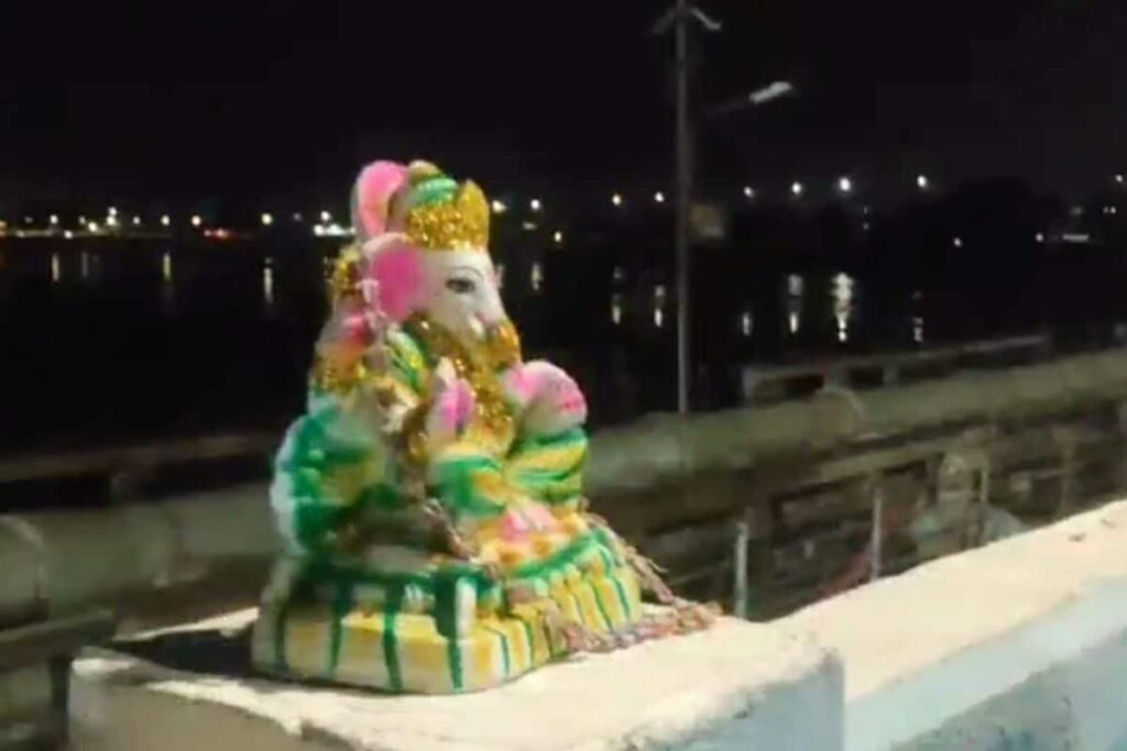 In Trichy, Devotees Go For This Humble Ride To Take Ganesha Idols For Visarjan