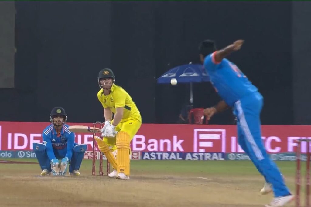 IND vs AUS, 2nd ODI: David Warner Bats Right-handed, Ashwin Still Traps Him LBW