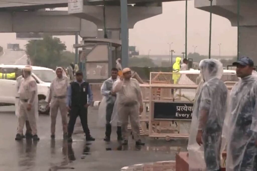 Amid Heavy Rain in Delhi-NCR, G20 Leaders' Morning Trip to Akshardham Temple, Rajghat | Visuals