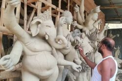 Bengal: Rain Lashes Kolkata, Artisans Making Durga Idols Face Harrowing Time