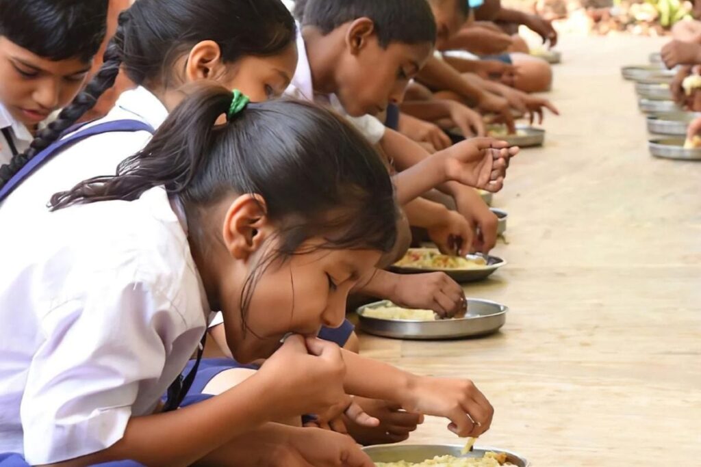 15 Students of ZP School in Latur Fall Sick After Eating Food, Hospitalised, Headmaster Suspended