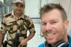 IND vs AUS 2023: David Warner Clicks Selfie With Security Personnel as Australian Squad Touchdown in India