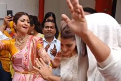 Ganesh Chaturthi: Shilpa Shetty, 'Masked' Raj Kundra Shake A Leg To The Beats Of Dhol At Visarjan; Watch