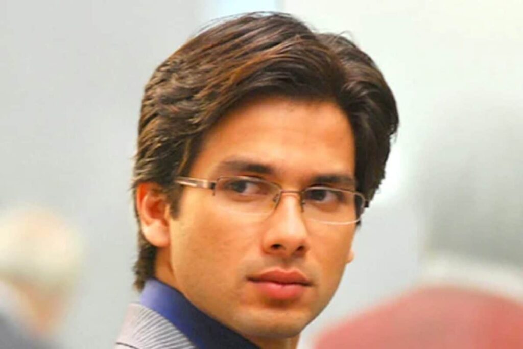 Shahid Kapoor Reveals He Fought With Everyone Over Wearing Glasses In Jab We Met: 'I Felt Like That Will...'