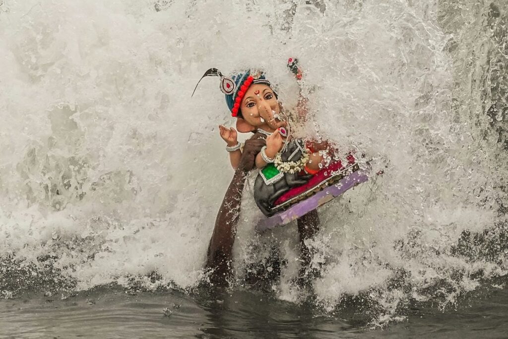 Mumbai: More Than 39,000 Ganesh Idols Immersed Till Noon Today; Devotees Bid Farewell to Their Favourite Deity