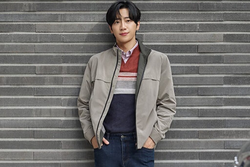 Korean Actor Lee Sang Yeob Is All Set To Marry His Non-Celebrity Girlfriend