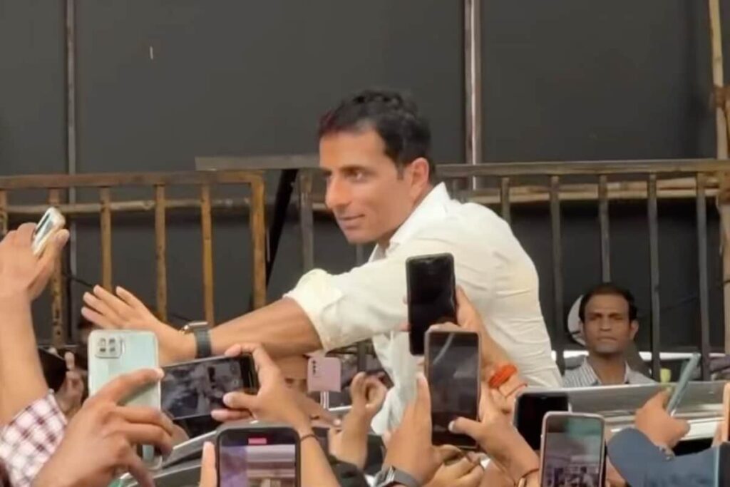 Sonu Sood Mobbed By Fans While Visiting Lalbaugcha Raja In Mumbai, Watch