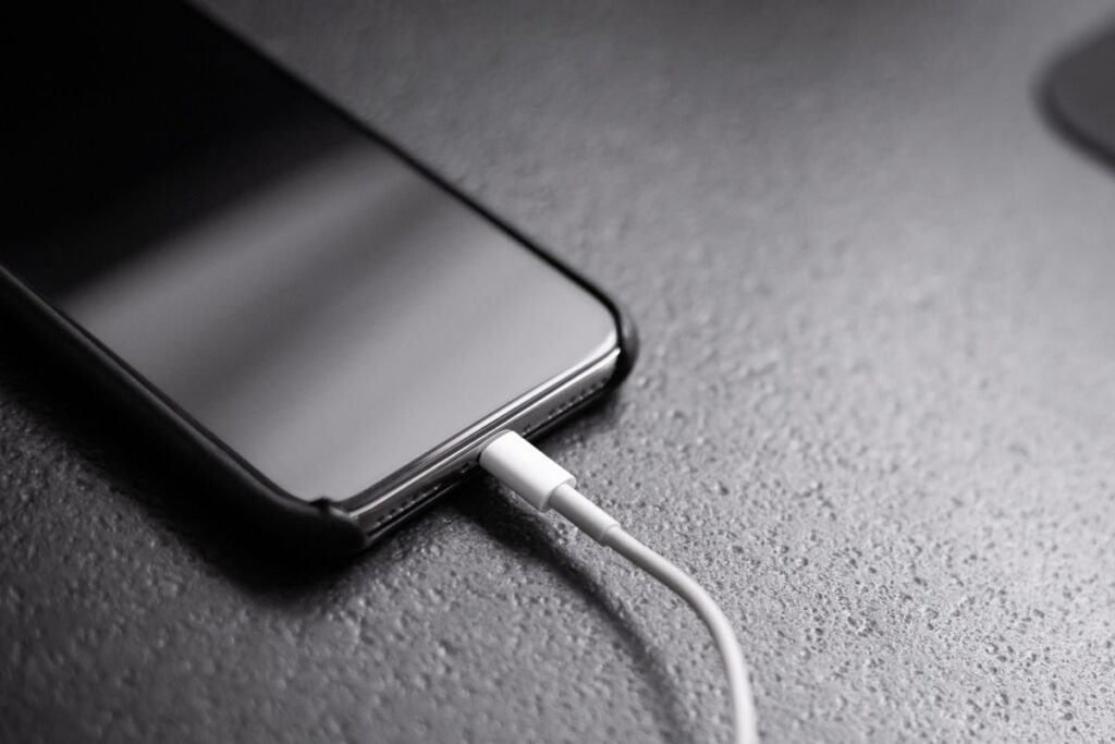 Google's Latest Pixel Ad Teases That Apple iPhone 15 Is Getting USB-C