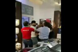 Delhi Mobile Store Employees Beaten Up by Customers Over Delay in iPhone Delivery | WATCH