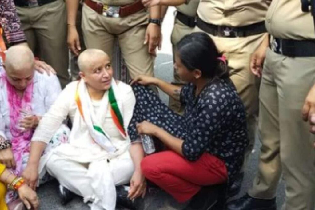 Ankita Bhandari Murder Case: In Dehradun, Cong Mahila Morcha State Chief Gets Her Head Shaved in Protest