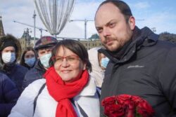 Putin Critic Kara-Murza Brought To Siberian Penal Colony