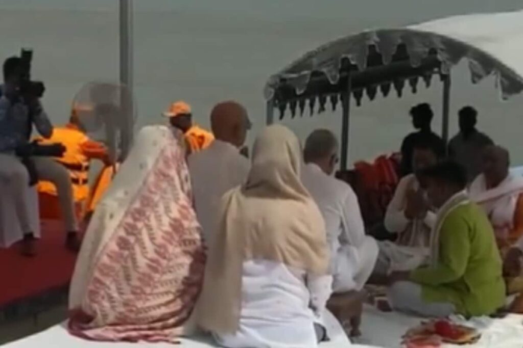 Mauritius PM Jugnauth Offers Prayers At Varanasi's Dashashwamedh Ghat After G20 Summit | WATCH
