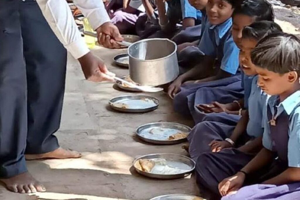 Students Fall Ill After Consuming Mid-day Meal in Ghaziabad School