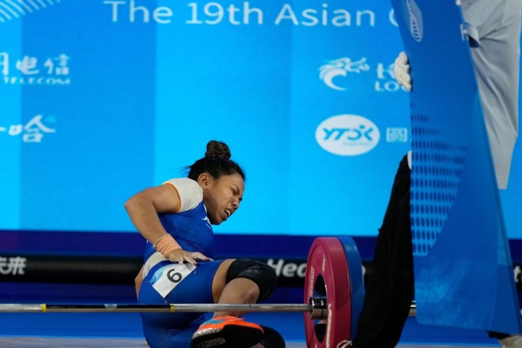 India's Mirabai Chanu Finishes At Fourth After Injury Ruins Hopes for a Medal in Women's 49kg Weightlifing Event