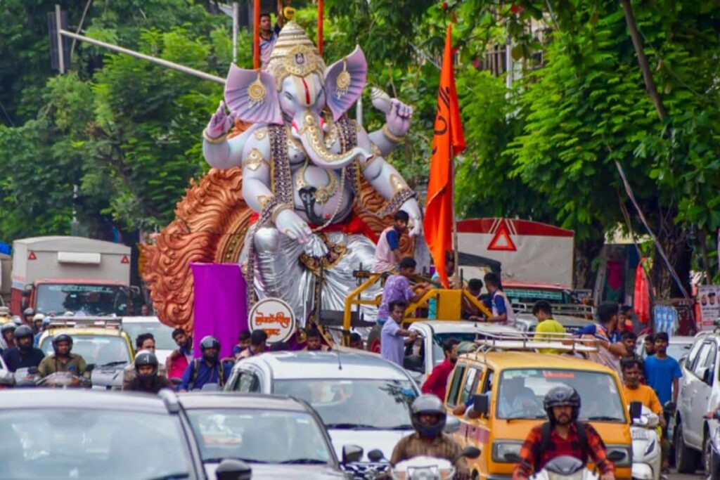 Mumbai Traffic Advisory For Ganeshotsav: Curbs for Heavy Vehicles, Private Buses; 11K Cops Deployed