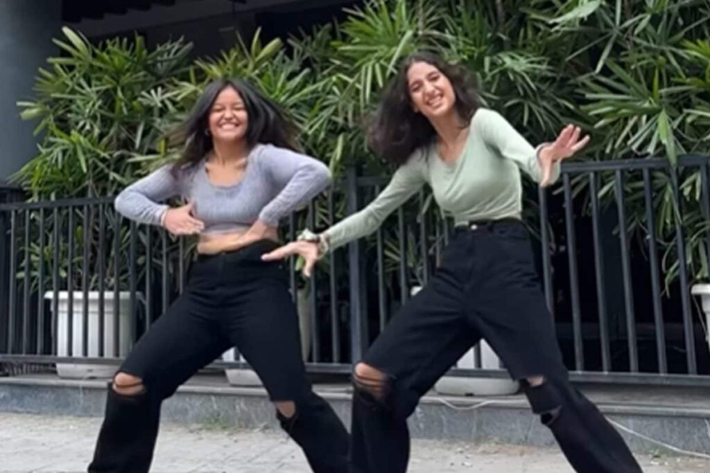 This Dance Performance On Rangilo Maro Dholna Is Viral Material