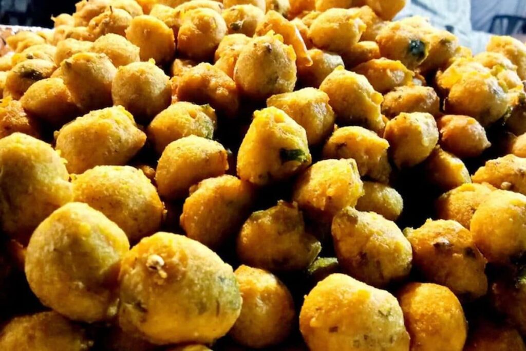 Looking For A Unique Evening Tea Snack Option? Try This Easy-to-make Rava Bonda